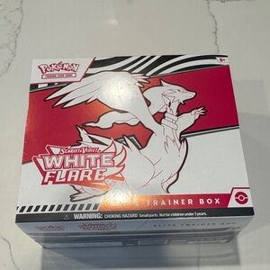 Pokemon White Flare Elite Trainer Box - Red & White